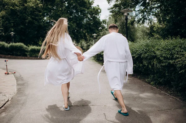 Couple Love Walking Park Bathrobes — Photo