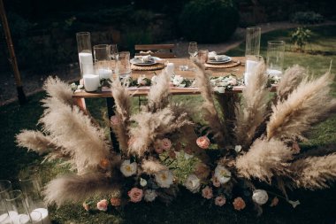 Şölende düğün süslenmiş başkanlık.