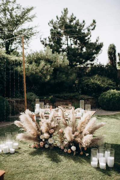 Şölende düğün süslenmiş başkanlık.