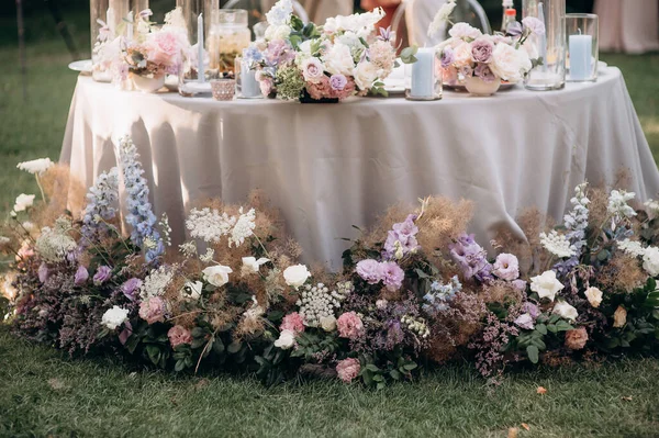 Şölende düğün süslenmiş başkanlık.