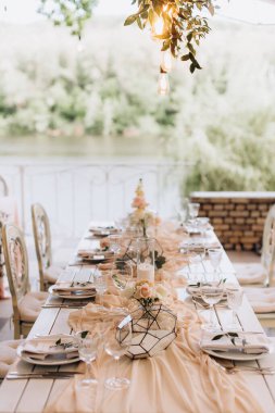 Düğünde ziyafet masası.