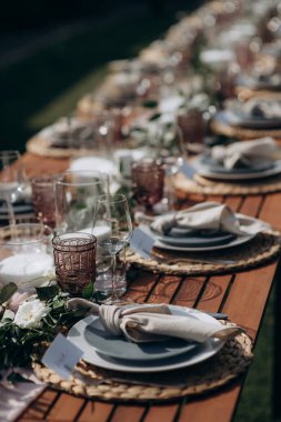 Düğünde ziyafet masası.