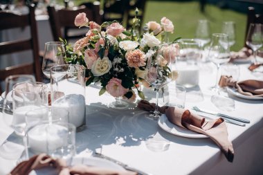 Düğünde ziyafet masası.