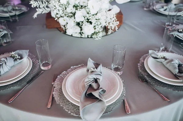 Wedding Banquet Table Setting Front View — Fotografia de Stock