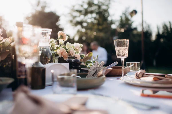 Table Banquet Servi Avec Des Plats Frais Avec Nourriture — Photo