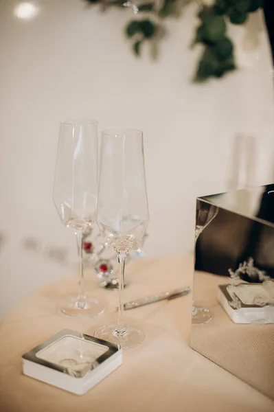婚桌布置 香槟酒杯 — 图库照片