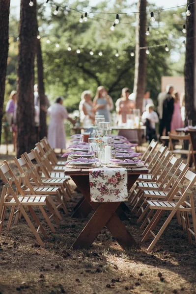 Mesa Festiva Casamento Retangular Servida Restaurante — Fotografia de Stock