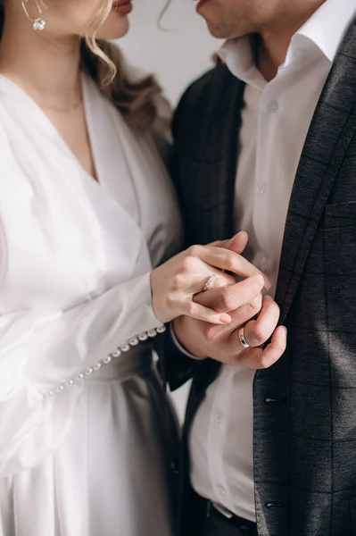 Bride Groom Holding Hands — Stock Photo, Image