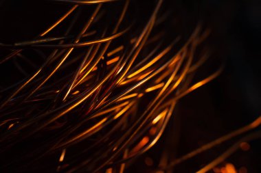 demir olmayan metal parçaları, temiz bakır tel halkaları yakın plan, makro.