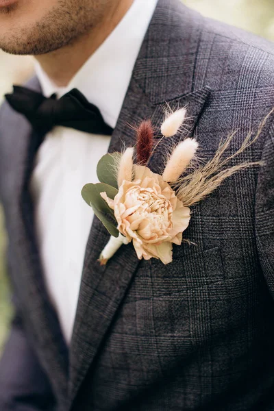Elegant Boutonniere Lapel Buttonhole Groom Suit — Stockfoto