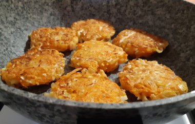 Kızartma tavasında sebze pirzolası