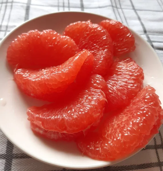 Loupané Šťavnaté Grapefruitové Plátky — Stock fotografie