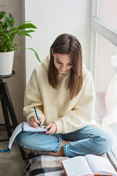 Teenage Girl Preparing Exams Remotely Home Home Schooling Education Soft — Stock Photo, Image