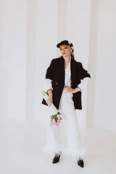 Young Stylish Woman Fashionable Outfit Light White Suit Feathers Black — Foto Stock