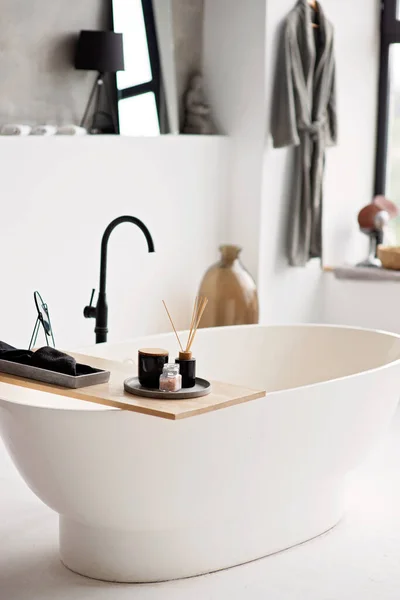 Empty White Bathtub Modern Apartment Stylish Loft Style Interior Design — Stock Photo, Image