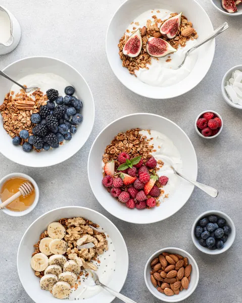 Desayuno, granola con yogur — Foto de Stock