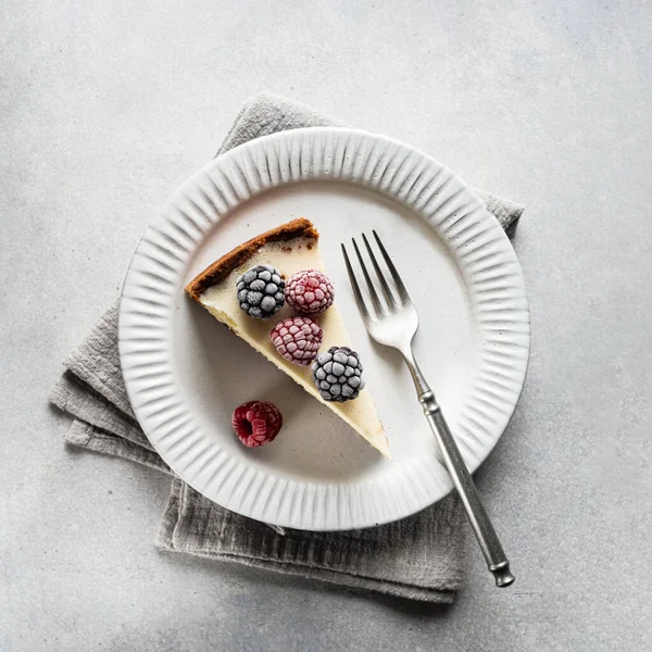 A piece of cheesecake — Stock Photo, Image
