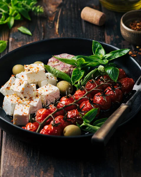 Fromage feta et tomates cerises cuites au four — Photo