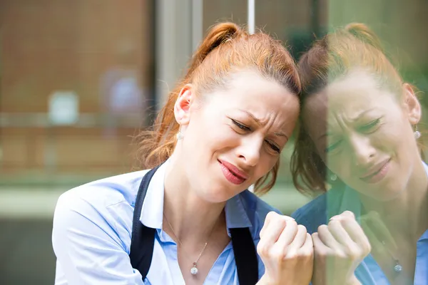 Stressed, depressed woman outisde office building — Stock Photo, Image