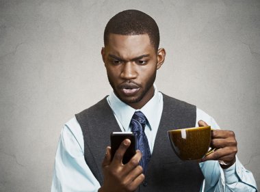 ciddi bir iş adamı manifatura yaptığı telefon