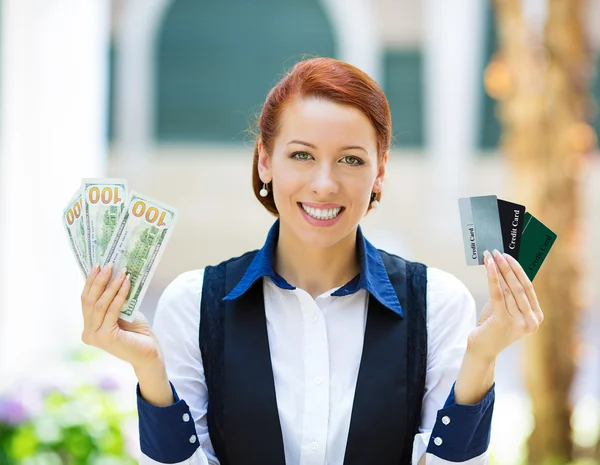 Bank agent showing convinience of electronic money — Stock Photo, Image