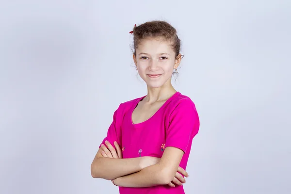 Menina feliz com os braços cruzados — Fotografia de Stock