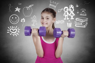 dumbbels kaldırma küçük bir kızın portresi