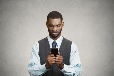 kızgın icra tutarak akıllı telefon, e-posta okuma
