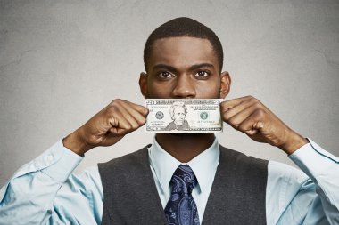 Ağzını dolar rüşvet adam