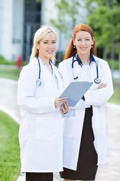 Healh zorgprofessionals, artsen, verpleegkundigen — Stockfoto