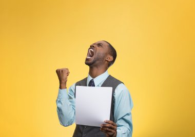 kızgın müşteri, executive adam tutarak belge, kağıt çığlık 