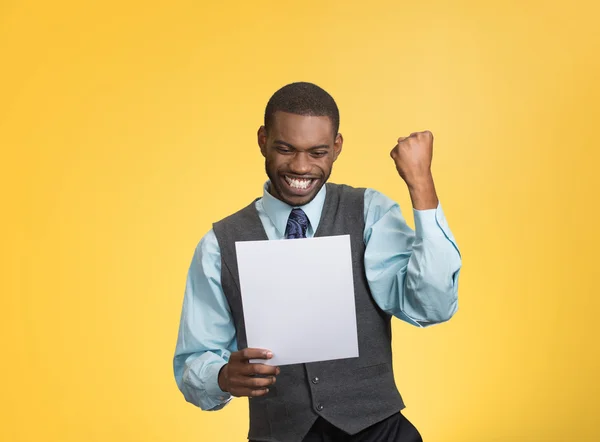 Opgewonden gelukkig man houden document, ontvangen van goed nieuws — Stockfoto