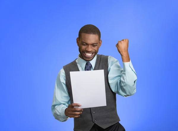 Opgewonden gelukkig man houden document, ontvangen van goed nieuws — Stockfoto