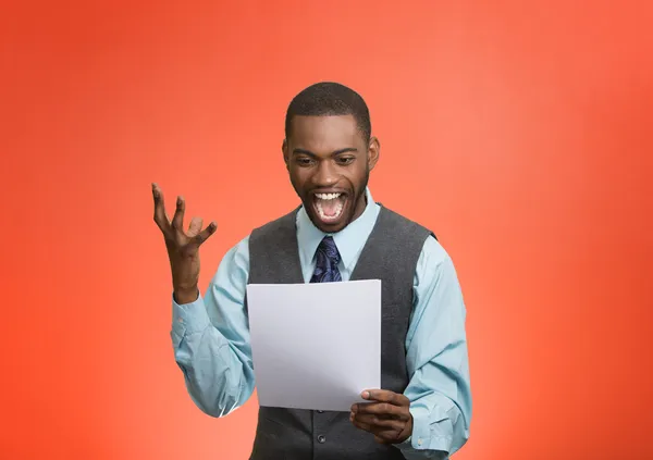 Emocionado hombre feliz sosteniendo documento, recibiendo buenas noticias —  Fotos de Stock