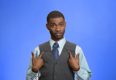 kızgın adam beni demek istiyor?