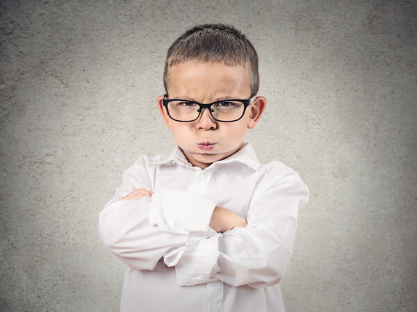 Злобный мальчик, опухший щеки
 