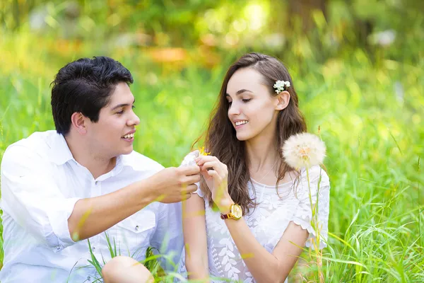 Couple heureux amoureux — Photo