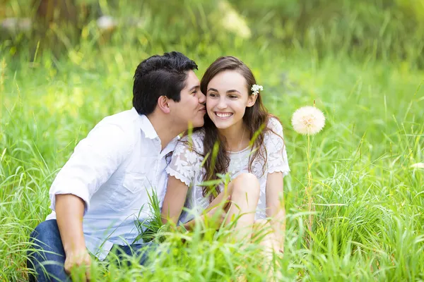 Couple heureux amoureux — Photo