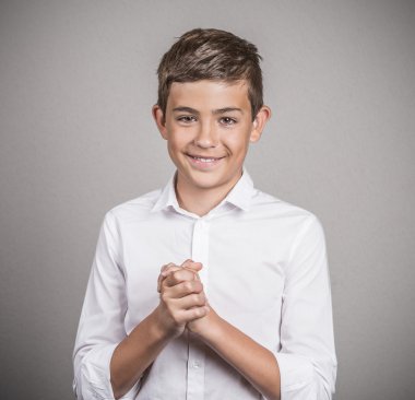 mutlu genç adam yardım için müteşekkir