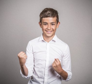 mutlu genç succsess kutluyor 