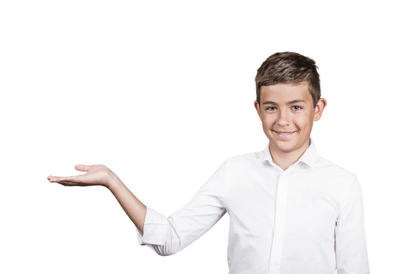 Sonriente chico haciendo un gesto al espacio a la izquierda con la palma —  Fotos de Stock