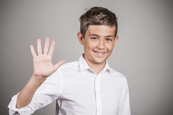 Knappe tiener met 5 vingers palm, nummer vijf gebaar — Stockfoto