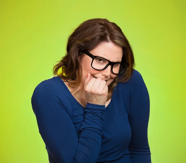 Mujer ansiosa e insegura — Foto de Stock