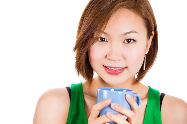 Mujer feliz bebiendo su té . — Foto de Stock