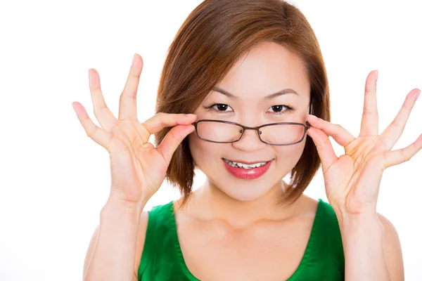 Mujer sosteniendo ojo gafas marco — Foto de Stock