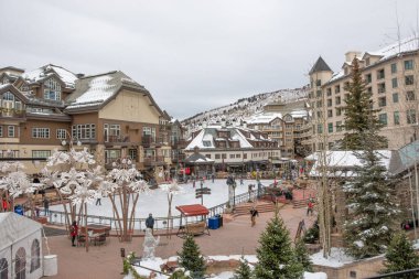 Beaver Creek merkez plazasının manzarası - Colorado - ABD