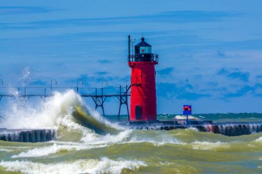 South Haven rıhtımından geçen dalga - Michigan - ABD