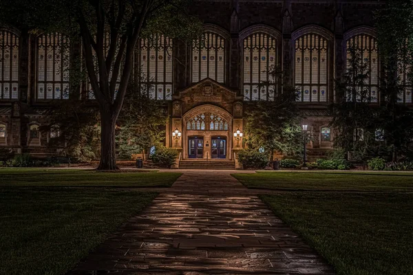 Kapılar ve vitraylar - Hukuk Fakültesi Dörtgeni - Ann Arbor - Michigan - ABD