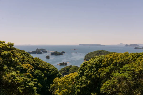 在一个阳光灿烂的夏日 在日本长崎的Sasebo 海洋和岛屿的美丽景色 能转化为90个漂亮岛屿的久久草岛 — 图库照片