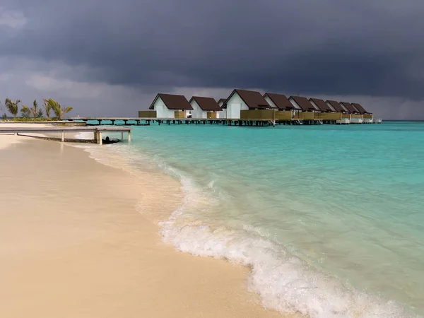 Magnífica Vista Las Cálidas Atractivas Aguas Azul Turquesa Una Playa —  Fotos de Stock